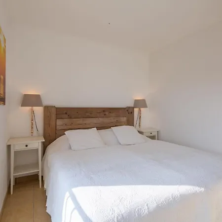 Le By Interhome
